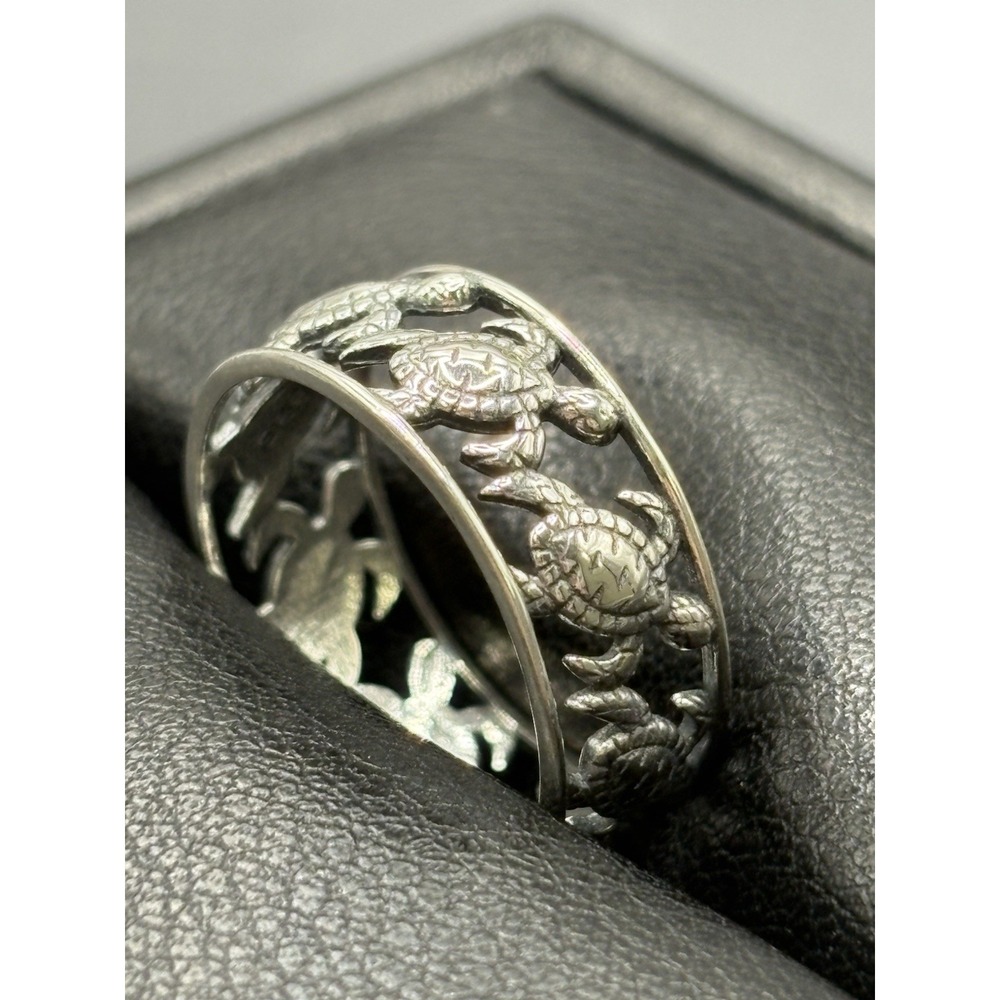 New Condition Sterling Silver Turtles Band Ring Size 7 E6